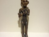 Statue einer Frau die ihr Kind stillt, 
Horoztepe, 
Ende des 3. Jahrtausend v. Chr.